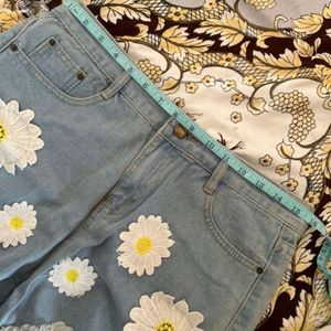 Cute Daisy Denim Shorts