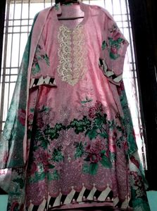 Brand New Pakistani Pink Floral Kurta Set
