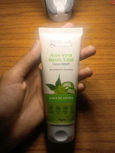 Globus Naturals Aloe Vera Neem Tulsi Face Wash