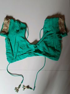 ✨Green Saree + Free Gift 🎁✨