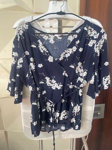 🎉LAST PRICE 🎉Blue Floral Top