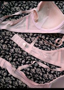 unused 3 🩷 pink Bra