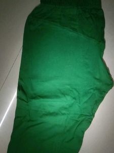 Green Embellished Dupatta And Leggings Set