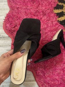 Chic Black Bow Heels
