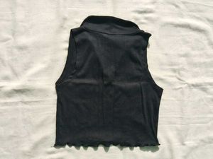 Sleeveless Black Collared Crop Top