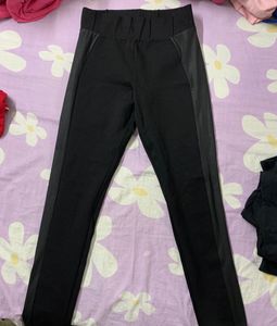 Black Stretchable Fited Leggings