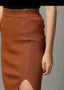 Ribbed Knit Midi Skirt with Slit