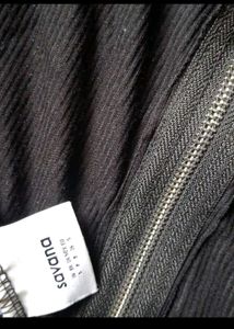 Black Zip-Up Off-Shoulder Top [S size]