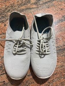 sports/casual shoes
