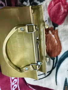Fashion Handbag with Chain Detail