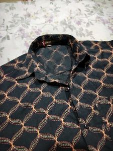 Elegant Black crop short with pocket and Unique Pa