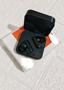 Black Wireless Earbuds with Charging Case