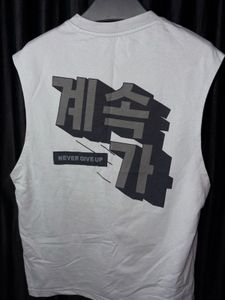 Sleeveless Grey T-Shirt with Korean Text