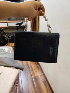 Chic Navy Croc-Embossed Handbag
