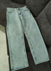 Urbanic Light Wash Straight Jeans