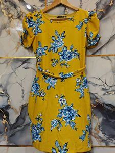 brand new 40 sized Yellow Floral Puff Sleeve Dress