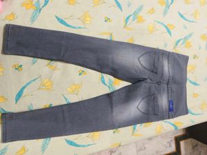 High-Waisted Button-Up Grey Jeans