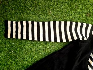 🔥SALE🔥Korean Stripe Sweatshirt M Or L