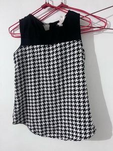 Houndstooth Sleeveless Top