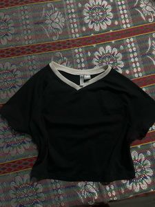 Black Cropped V-Neck T-Shirt