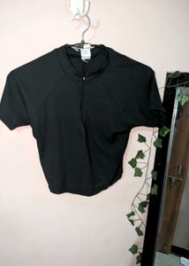 Chic Black Cropped Zip-Up Top
