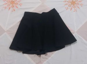 Chic Black Skirt