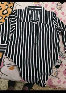 Chic Striped Button-Up Shirt in 34 bust