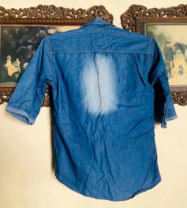 Levi’s Brand Denim Shirt Having Sleeves Till Elbow.