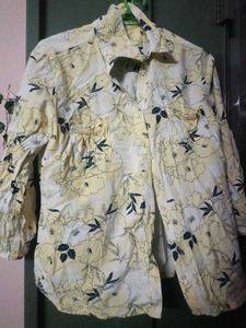 Chic Floral Print Button-Up Shirt