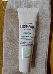 DERMAFIQUE Absolute Detox