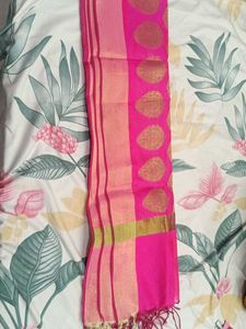 Pink &amp; Gold Patterned dupatta