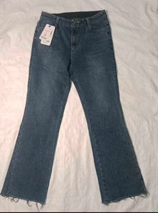Stylish Flare Jeans with Raw Hem