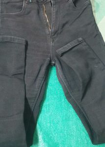 Black High-Waisted Skinny Jeans