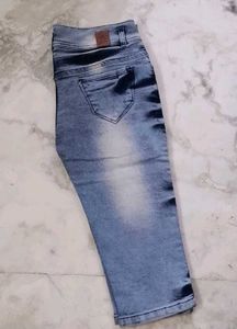 BRAND New blue denim Capri For Girls/Women