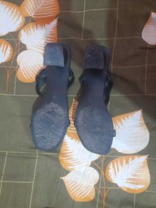ZUDIO BLACK HEELS 👠