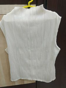 White High-Neck Wavy Ribbed Top (Size 34 inches)