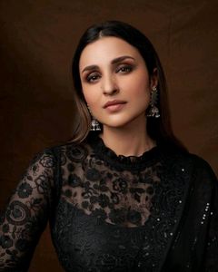 thread sequence work black party look saree vt. .no coins swap offer..only cash plz...