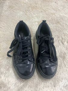 Black Sneakers - Everyday Style
