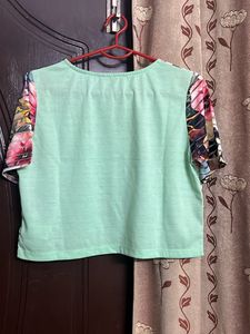 Vibrant Floral Print Cropped Top