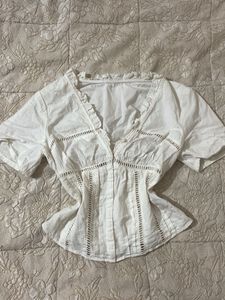Chic White Short-Sleeve V-Neck Blouse