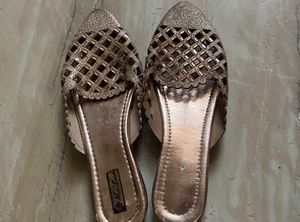 Preloved Valentine Sale 🔥 Golden Rajasthani Jutti