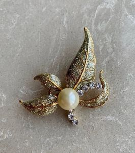 Artificial Diamond ♦️ Brooch