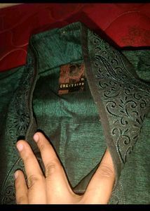 New Men's Green Embroidered Kurta