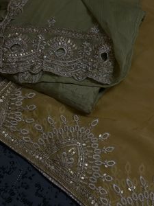 Elegant Green Kurta Set With Contrast Dupatta