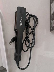 Nova Hair Straightner With Suitable Temperature