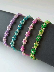 Any 3 Beaded Flower Bracelets🐚