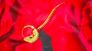 Elegant Gold Nath with Chain