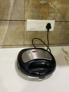 Compact Sandwich Maker