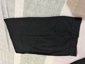 Classic Black Knee-Length Pencil Skirt