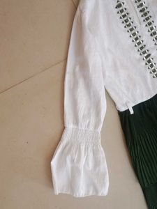 Elegant White &amp; Green Tiered Kurta